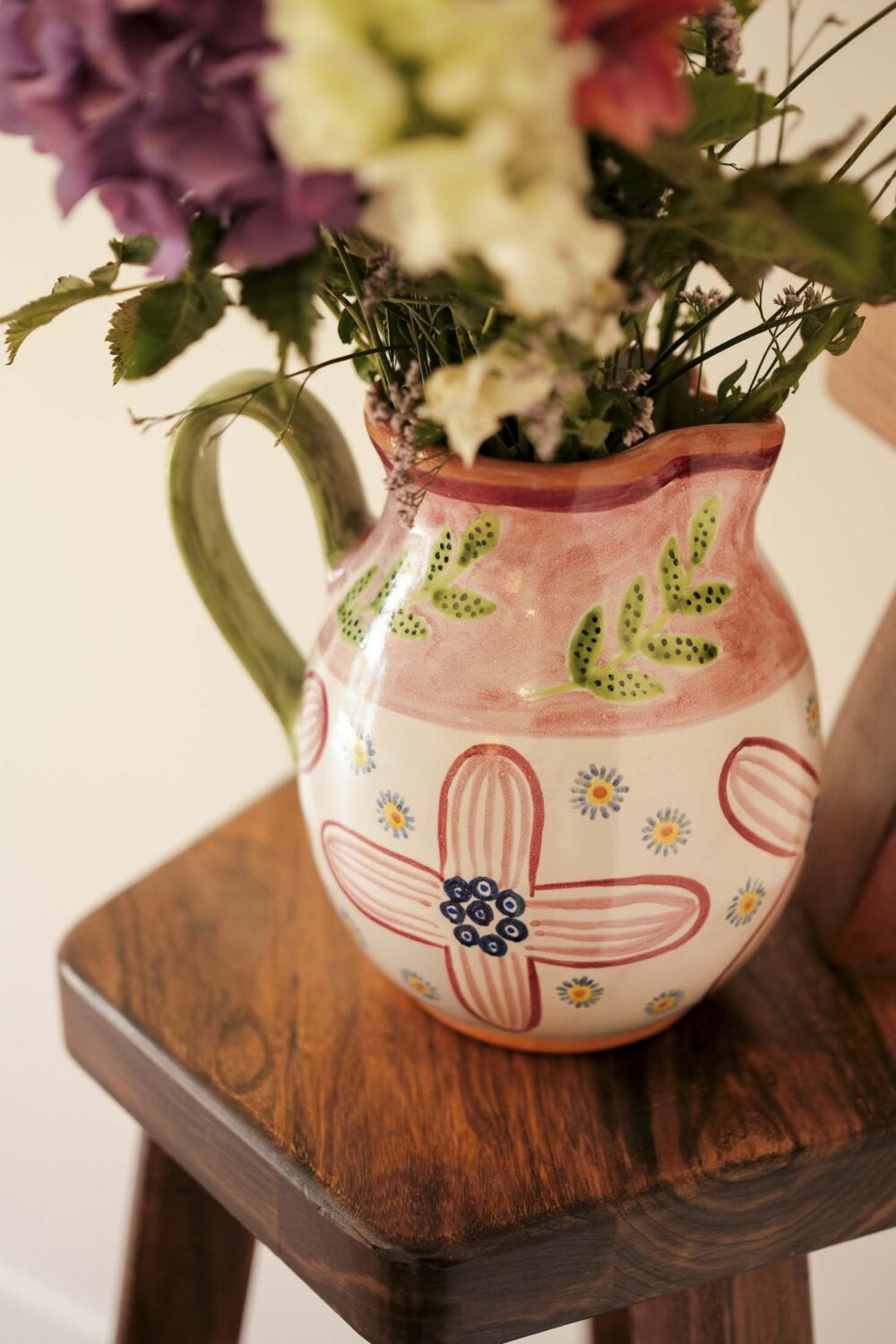 pichet en céramique motif fleur